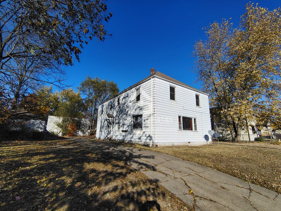 1108 W 6th St, Unit 2 in Anderson, IN - Building Photo