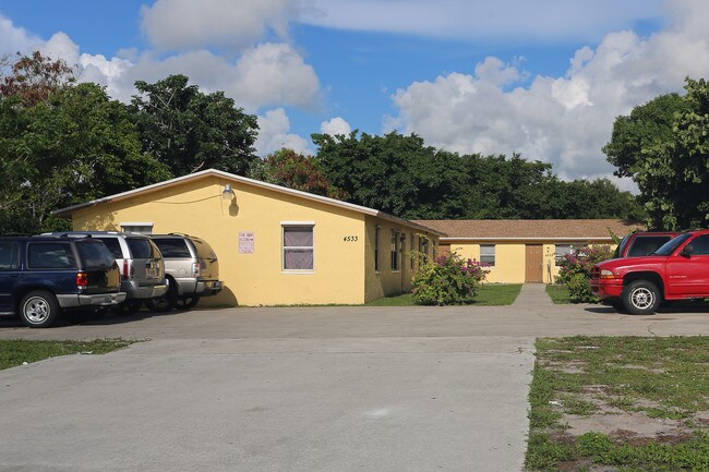 4533-4539 Coconut Rd