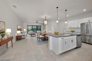 13010 Pembroke Dr in Naples, FL - Building Photo