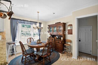 18606 Cabin Rd in Triangle, VA - Building Photo - Building Photo