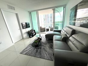 1861 NW South River Dr, Unit 902 in Miami, FL - Building Photo - Building Photo