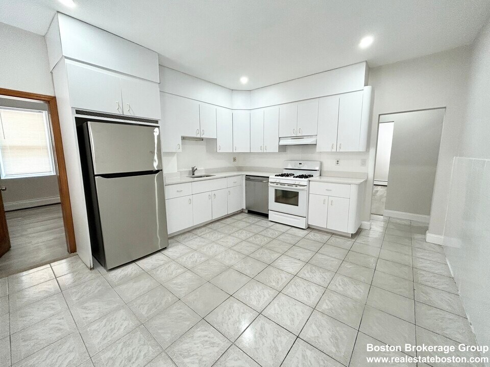 168 Gove St in Boston, MA - Building Photo