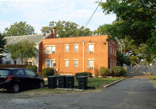 910 S Patrick St in Alexandria, VA - Building Photo - Building Photo