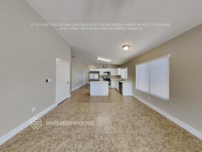 682 Emerald City Ave in Las Vegas, NV - Building Photo - Building Photo