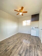 917 Centinela Ave in Inglewood, CA - Foto de edificio - Interior Photo