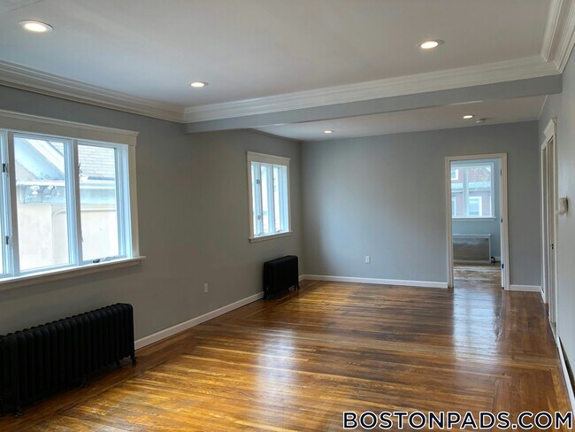 45 Waverly St in Everett, MA - Building Photo - Building Photo