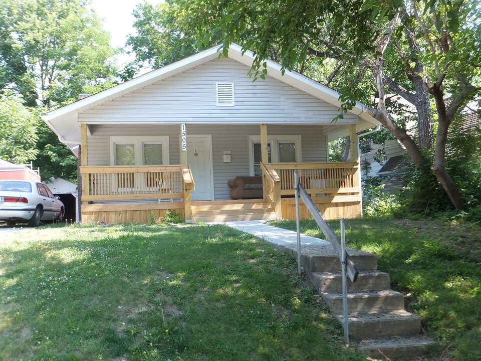 1505 Bouchelle Ave in Columbia, MO - Foto de edificio
