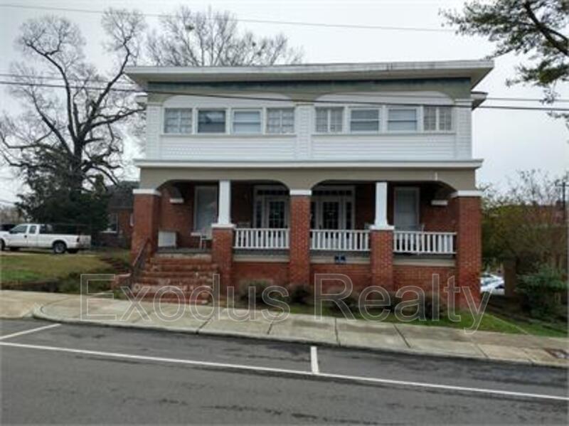 105 Gordon St in Sanford, NC - Foto de edificio