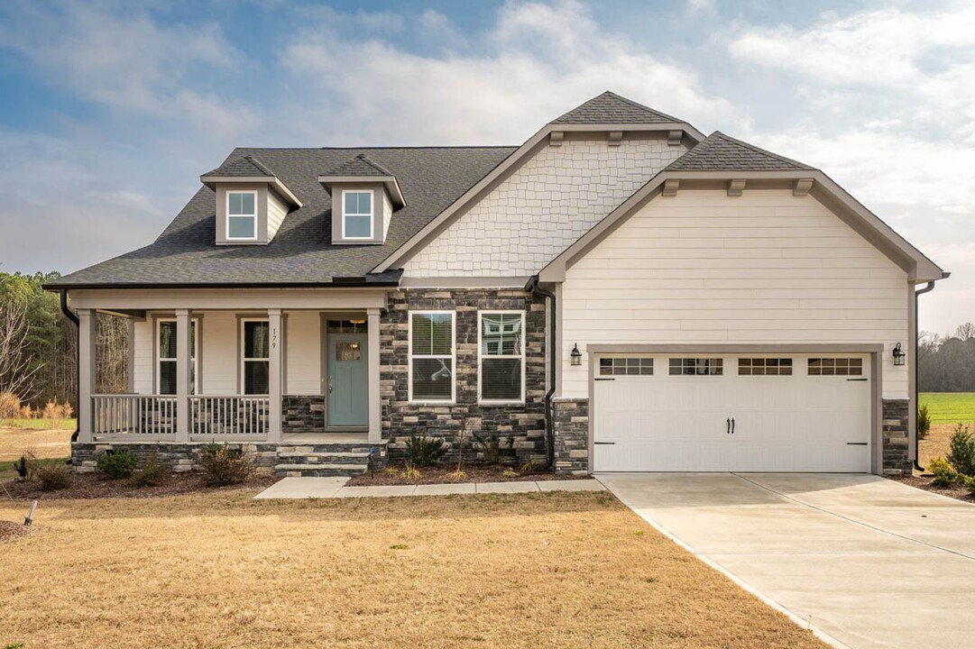 179 Castle Pond Way in Fuquay Varina, NC - Building Photo