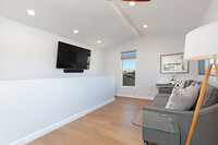 1833 Hermes St in San Diego, CA - Building Photo - Building Photo