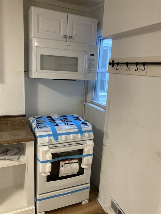 55 Clifton St, Unit 1 in Cambridge, MA - Building Photo