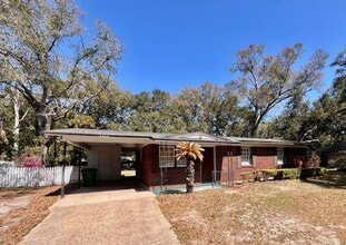 2002 Bradford Dr in Gulfport, MS - Building Photo - Building Photo