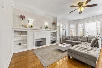 6444 N Washtenaw Ave, Unit 2 in Chicago, IL - Building Photo - Building Photo