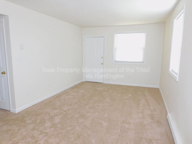 2300 Willow Rd in Greensboro, NC - Building Photo - Building Photo