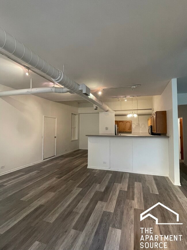 1844 W Henderson St, Unit ONE in Chicago, IL - Building Photo - Building Photo