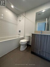 430-3430 Square One Dr in Mississauga, ON - Building Photo - Building Photo