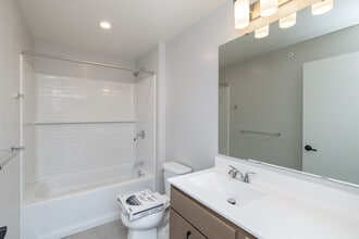 Lakefield Apartments in Minneapolis, MN - Foto de edificio - Interior Photo
