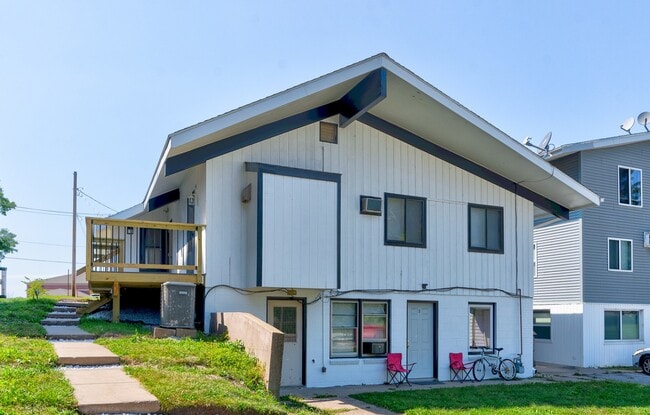 417 10th Ave, Unit 2 in Coralville, IA - Building Photo - Building Photo
