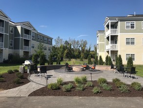 Broadleaf Boulevard Apartments in Manchester, CT - Building Photo - Building Photo