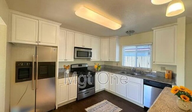 24382 Delphinium Ave in Moreno Valley, CA - Building Photo - Building Photo