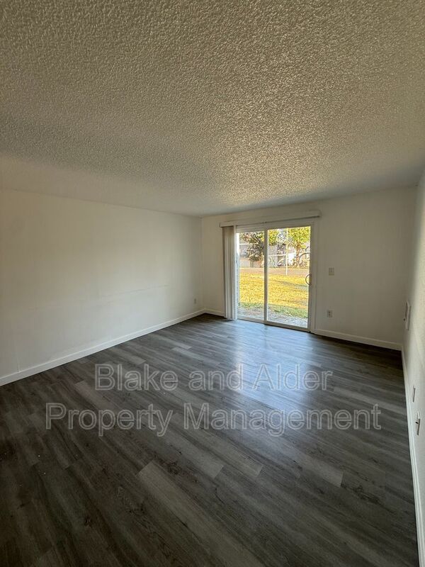 3865 NE 152nd Ave in Portland, OR - Building Photo - Building Photo