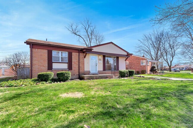 7486 Plainfield St in Dearborn Heights, MI - Building Photo - Building Photo