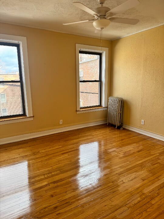 6909 S Crandon Ave-Unit -6915-2 in Chicago, IL - Building Photo