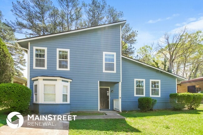 property at 2215 Fairway Cir SW