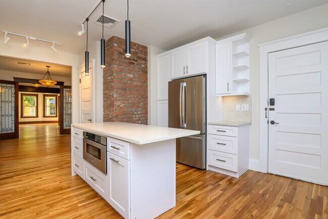 27 Hubinger St in New Haven, CT - Building Photo - Building Photo