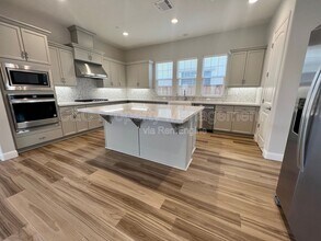 3002 Pinnacles Wy in Marina, CA - Building Photo - Building Photo