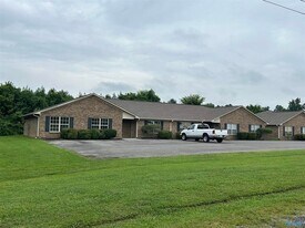 100-132 Williams Rd in Guntersville, AL - Building Photo