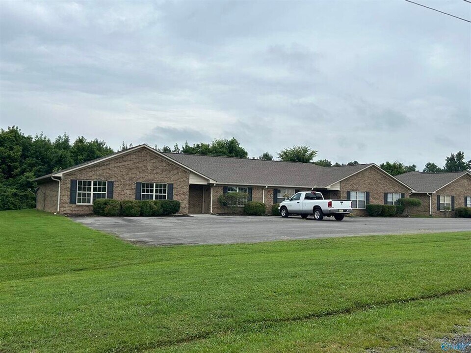 100-132 Williams Rd in Guntersville, AL - Building Photo