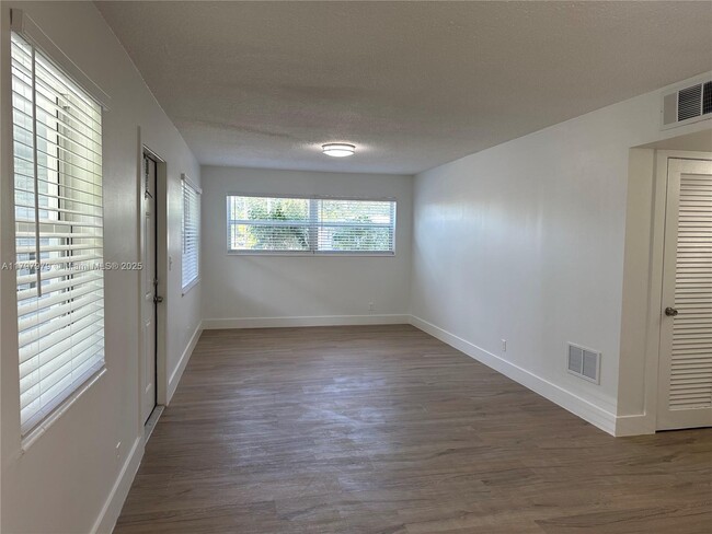2500 Johnson St in Hollywood, FL - Building Photo - Building Photo