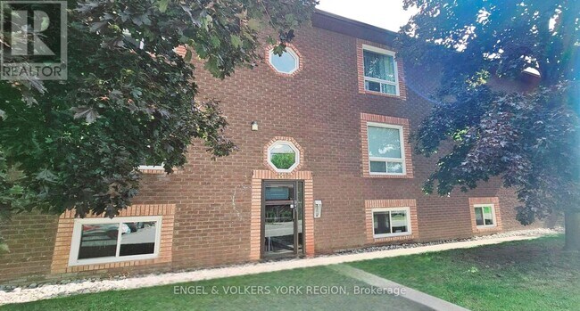 86 Curtis St in Essa, ON - Building Photo - Building Photo