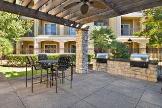 Retreat at Westchase in Houston, TX - Foto de edificio - Building Photo