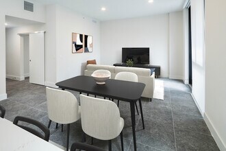 Avalon South Miami in South Miami, FL - Foto de edificio - Building Photo