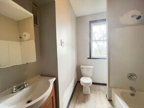 966 Elberon Ave in Cincinnati, OH - Building Photo - Building Photo