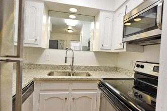 4818 Cole Ave in Dallas, TX - Building Photo - Building Photo