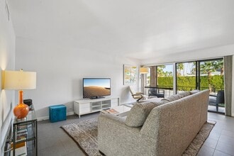 2727 S Sierra Madre in Palm Springs, CA - Building Photo - Building Photo