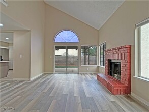 1702 Ember Glow Cir in Las Vegas, NV - Building Photo - Building Photo