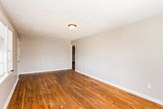 3995 Sandy Hill Rd in Buford, GA - Building Photo - Building Photo