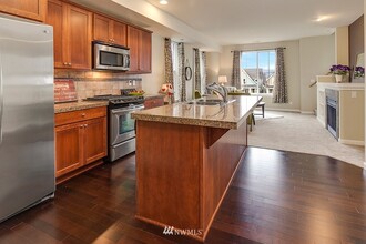 964 4th Ave NE in Issaquah, WA - Building Photo - Building Photo