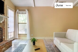 9104 Quail Creek Dr in Austin, TX - Foto de edificio - Building Photo