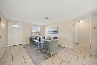 2906 Cedaridge Dr in Tampa, FL - Building Photo - Building Photo