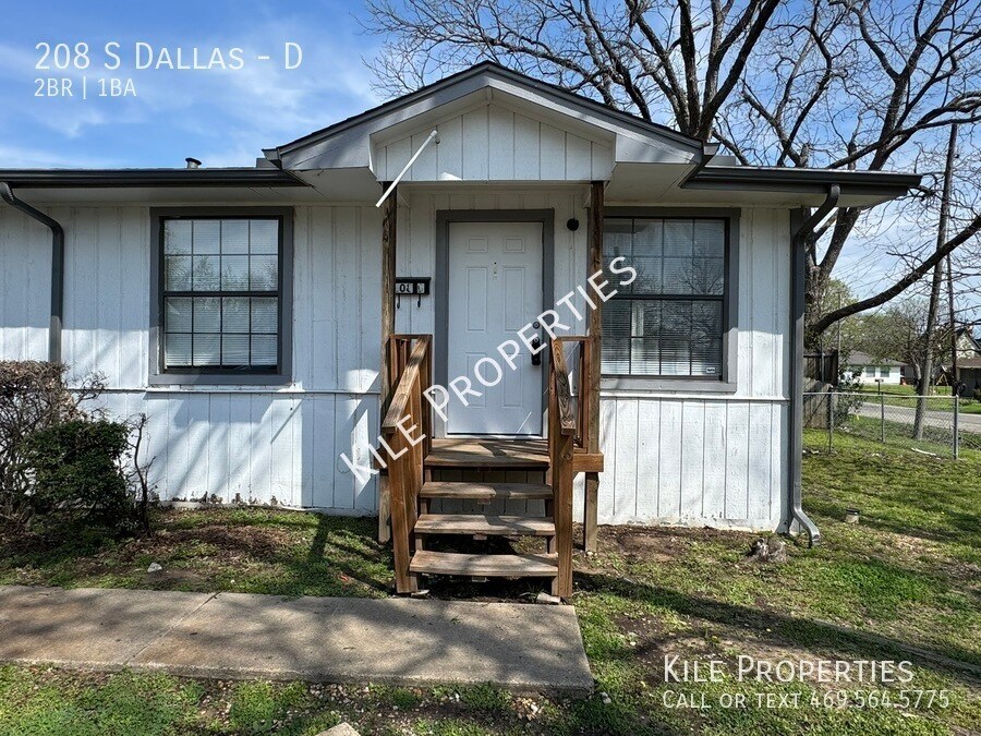 208 S Dallas St in Kaufman, TX - Building Photo
