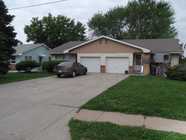 property at 3114 S 44th St