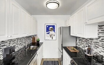 LEXINGTON AVENUE in New York, NY - Building Photo - Building Photo
