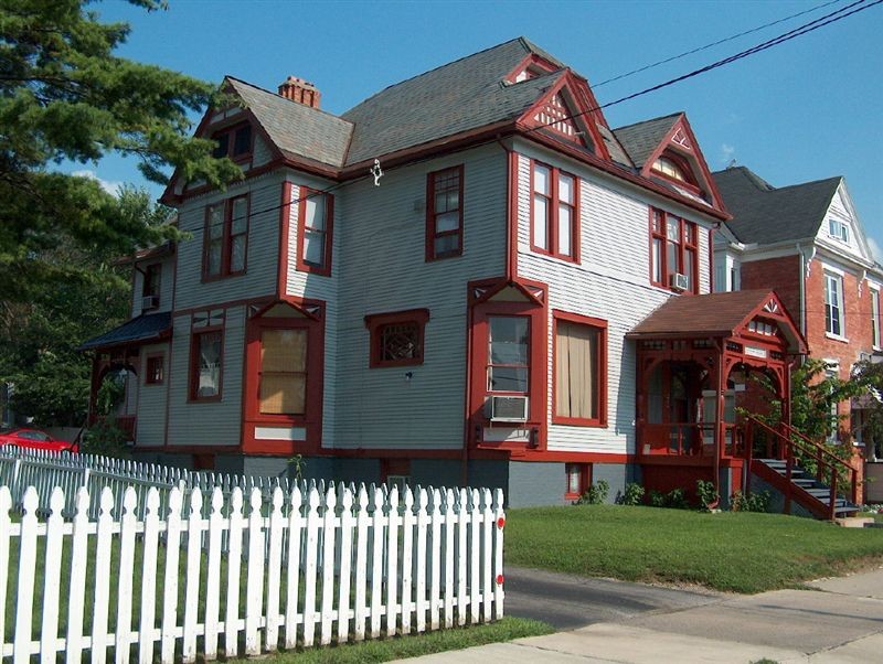 315 S Winter St in Adrian, MI - Building Photo