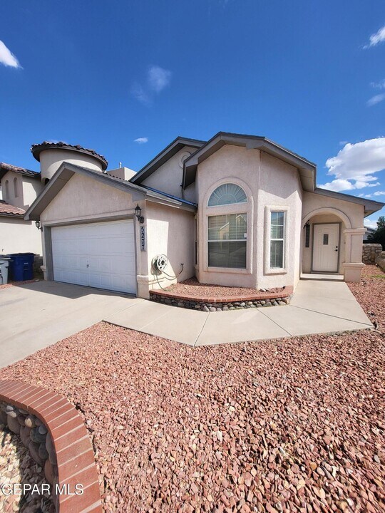 5277 Jose Cardenas Ln in El Paso, TX - Building Photo