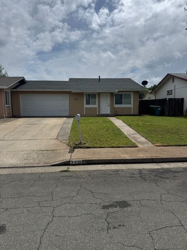 property at 2014 Spruce Cir